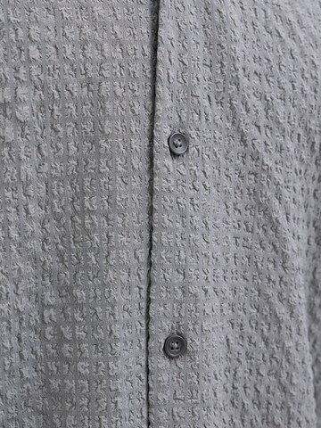 JACK & JONES Comfort fit Button Up Shirt in Grey
