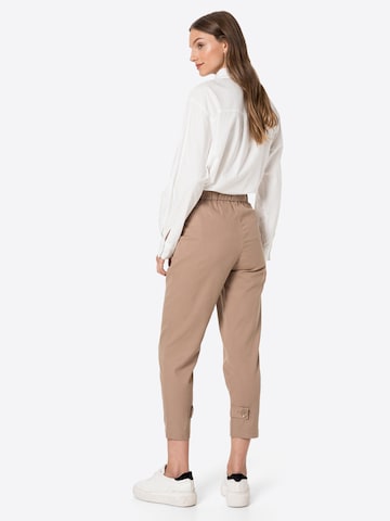 Sisley Tapered Pleat-front trousers in Beige