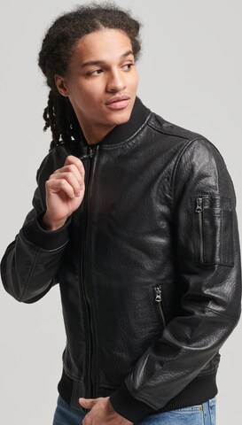 Superdry Jacke in Schwarz