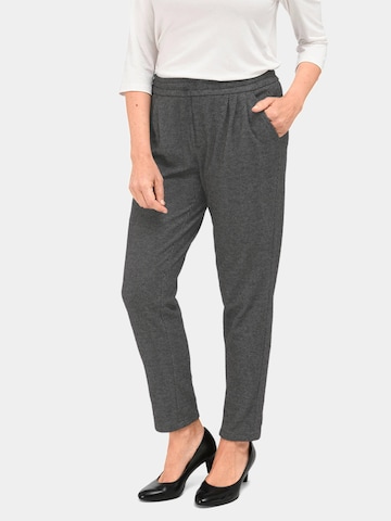 Goldner Tapered Pleat-Front Pants 'Louisa' in Black: front