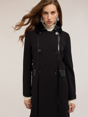 Cappotto invernale di MOTIVI in nero: frontale