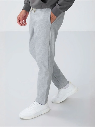 Tommy Life Tapered Workout Pants 'Jogginghose' in Grey