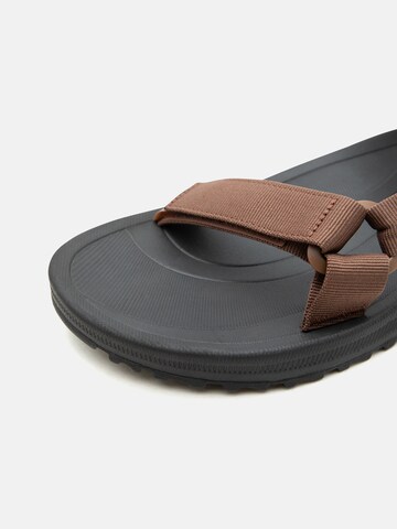 Sandale 'Winsted' de la TEVA pe maro