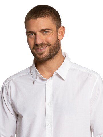 Coupe regular Chemise 'Charles' LDB en blanc