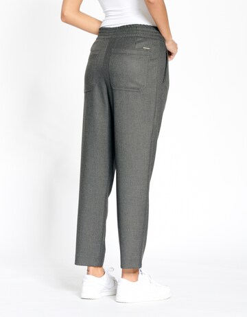 Gang Loosefit Hose '94Ava' in Grau