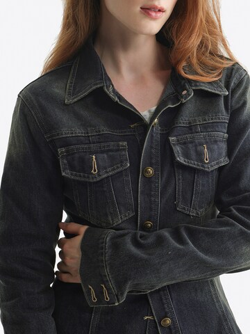 TorWeit Between-Season Jacket 'Fitted Denim Jacket' in Blue