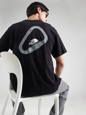 THE NORTH FACE Póló 'EXPLORE CARABINER' - fekete: elől