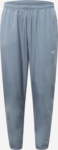 Tapered Pantaloni sportivi 'Challenger' di NIKE in grigio: frontale