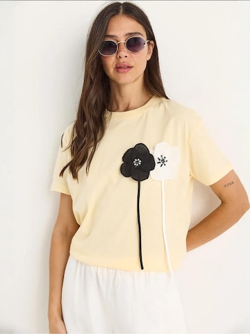 Bianco Lucci - Camisa em amarelo: frente