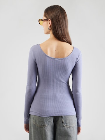 Maglietta 'PCKITTE' di PIECES in grigio