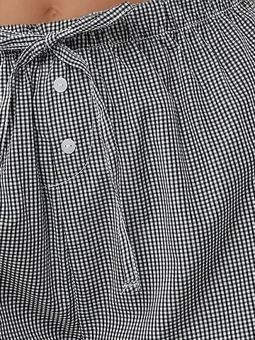 Hiccup Regular Shorts in Schwarz