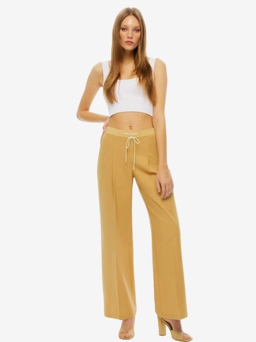 NOCTURNE Loose fit Pleat-Front Pants in Brown