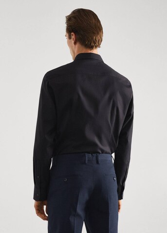 MANGO MAN Slim Fit Skjorte 'Emeritol' i sort