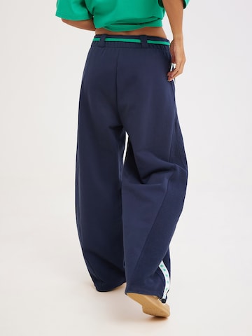 Kamila Šikl Baggy Hose in Blau