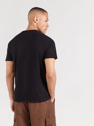 AMPLIFIED Paita 'AMY WINHOUSE-POSES WITH ROSES' värissä musta