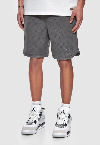 Dropsize Loosefit Shorts in Grau: Vorderseite