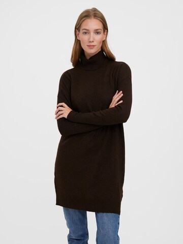 Robes en maille 'Brilliant' VERO MODA en marron : devant