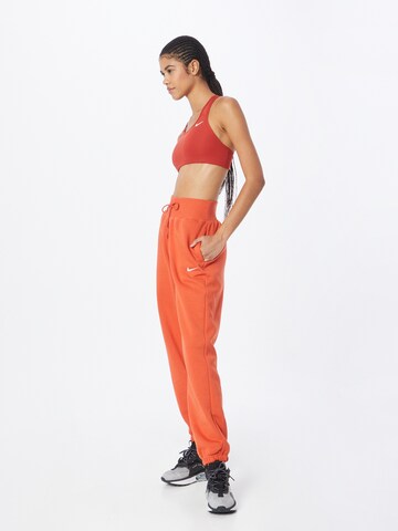 Nike Sportswear Tapered Broek 'Phoenix Fleece' in Oranje