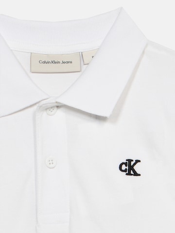T-Shirt Calvin Klein Jeans en blanc