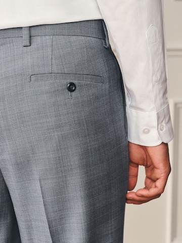 Regular Pantaloni cutați de la Next pe gri