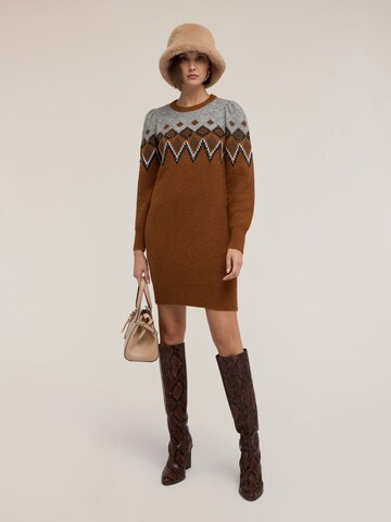 Robe MOTIVI en marron