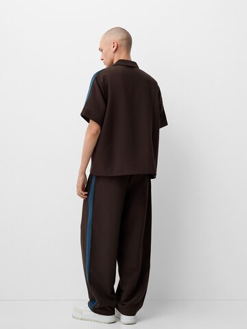 Bershka Loosefit Kalhoty – hnědá