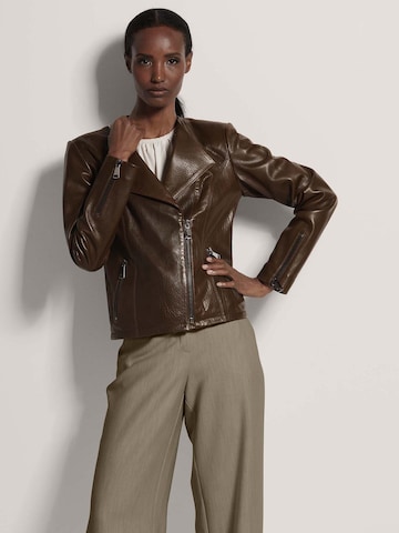Veste mi-saison MADELEINE en marron : devant