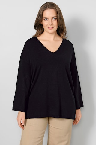 Sara Lindholm Sweater in Black: front