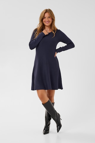 Robe Kaffe en bleu
