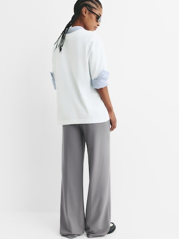 Largi Pantaloni cu dungă de la Pull&Bear pe gri