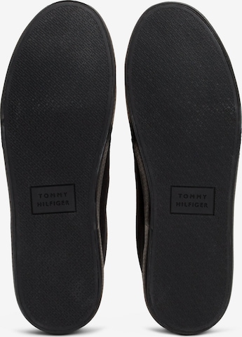 Baskets basses 'Essential' TOMMY HILFIGER en noir