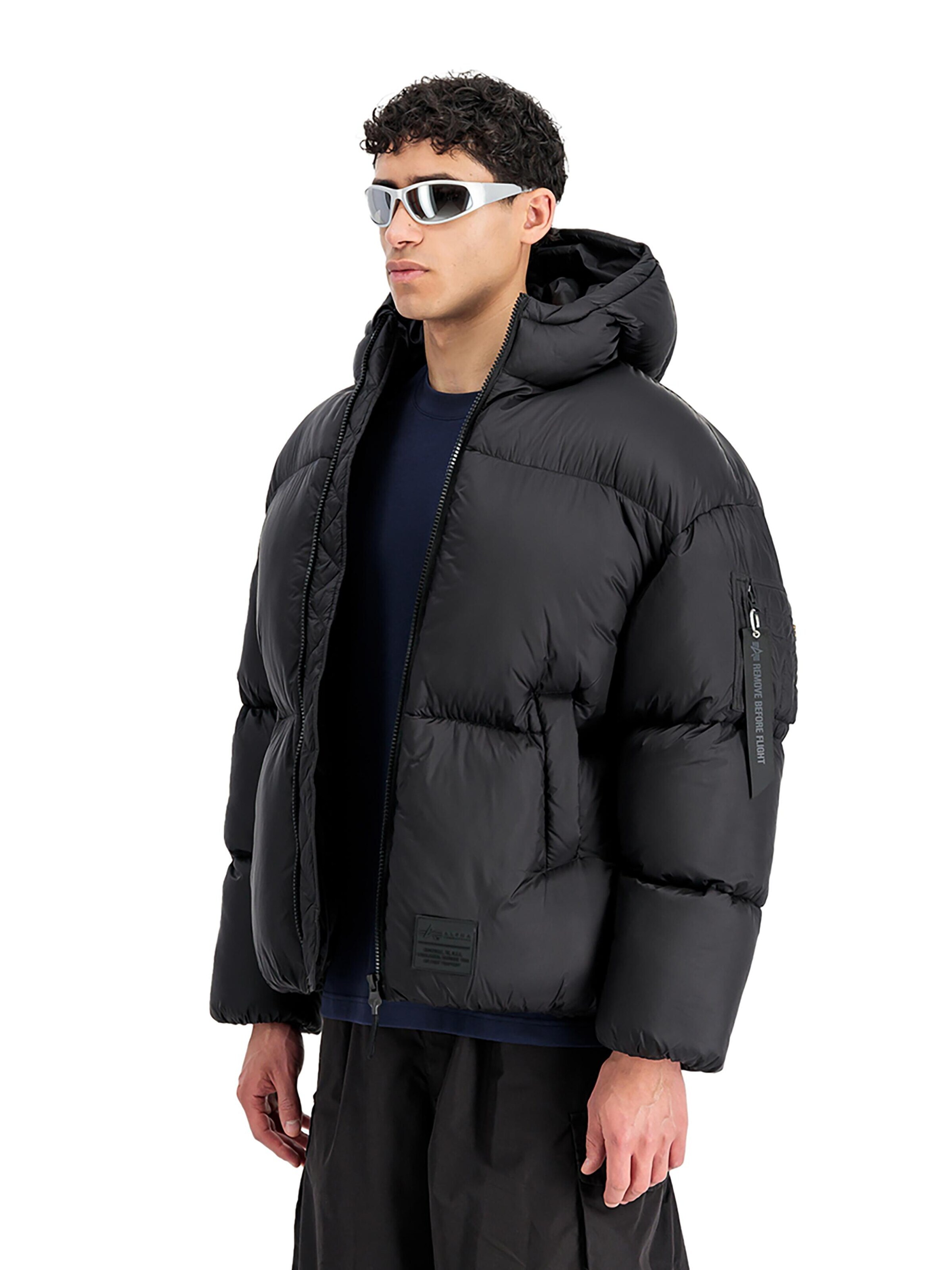 ALPHA INDUSTRIES Winter Jacket in Black