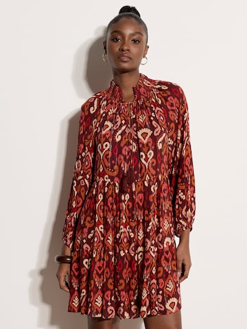 Robe ' ' Apricot en rouge : devant