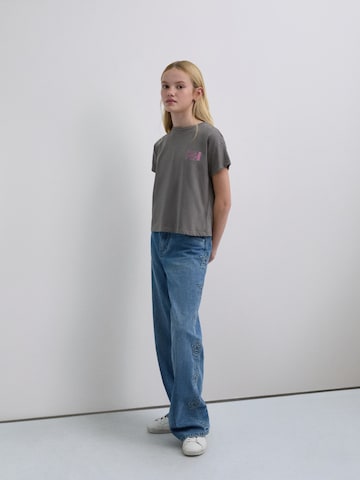 Maglietta 'Concert' di Scalpers in grigio: frontale