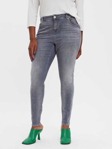 Coupe slim Jean 'LUX' Vero Moda Curve en gris : devant