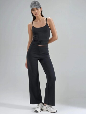 Top di Busem in nero