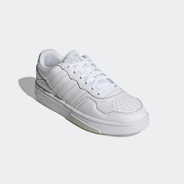 Baskets basses 'Courtic' ADIDAS ORIGINALS en blanc