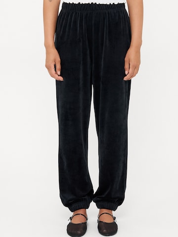 Only Petite Конический (Tapered) Штаны 'ONLREBEL' в Черный: спереди