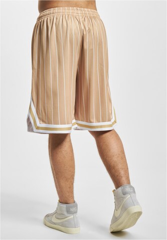 Karl Kani Loosefit Shorts in Beige