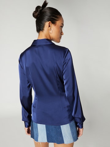 Bella x ABOUT YOU Blouse 'Mary' in Blue