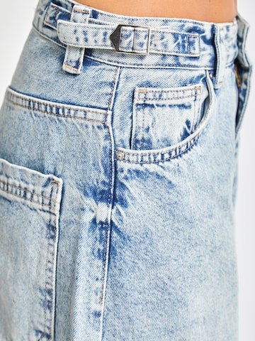 IT'S BASIC Loosefit Jeans 'Skater Mid Rise' in Blauw