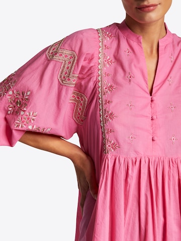 Rochie tip bluză de la Rich & Royal pe roz
