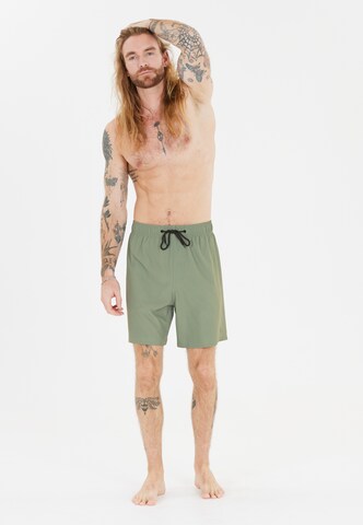 Cruz Zwemshorts 'Baumville' in Groen