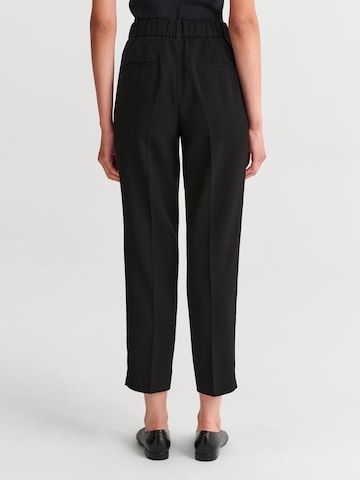 TATUUM - regular Pantalón en negro