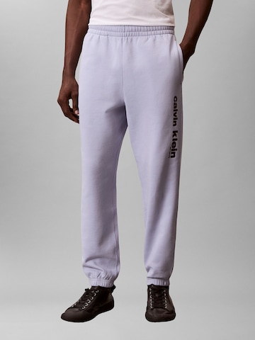 Calvin Klein Tapered Hose in Lila: Vorderseite