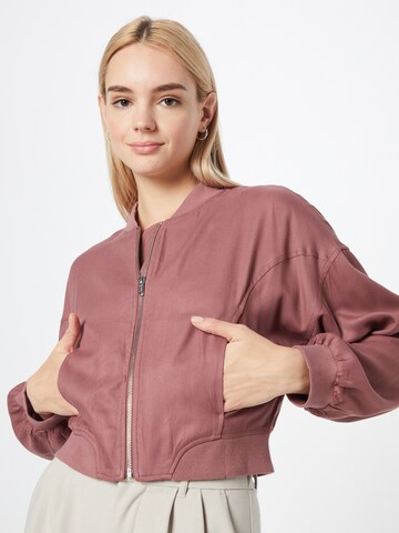 ABOUT YOU Демисезонная куртка 'Asya' в Ярко-розовый: спереди