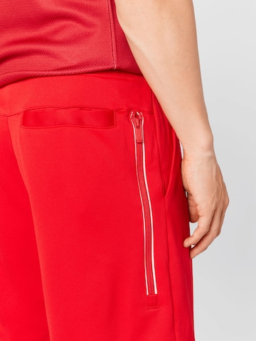 Nike Sportswear Normální Kalhoty 'Tribute' – červená