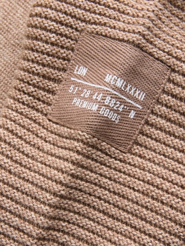 Next Sweter w kolorze brązowy