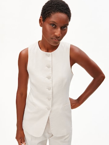 ARMEDANGELS Vest 'LONG LINO' in Beige: front