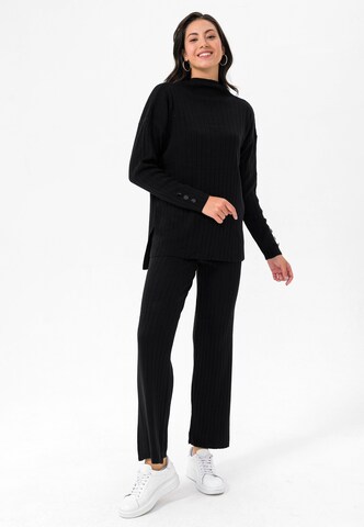 Jimmy Sanders Loungewear in Black: front